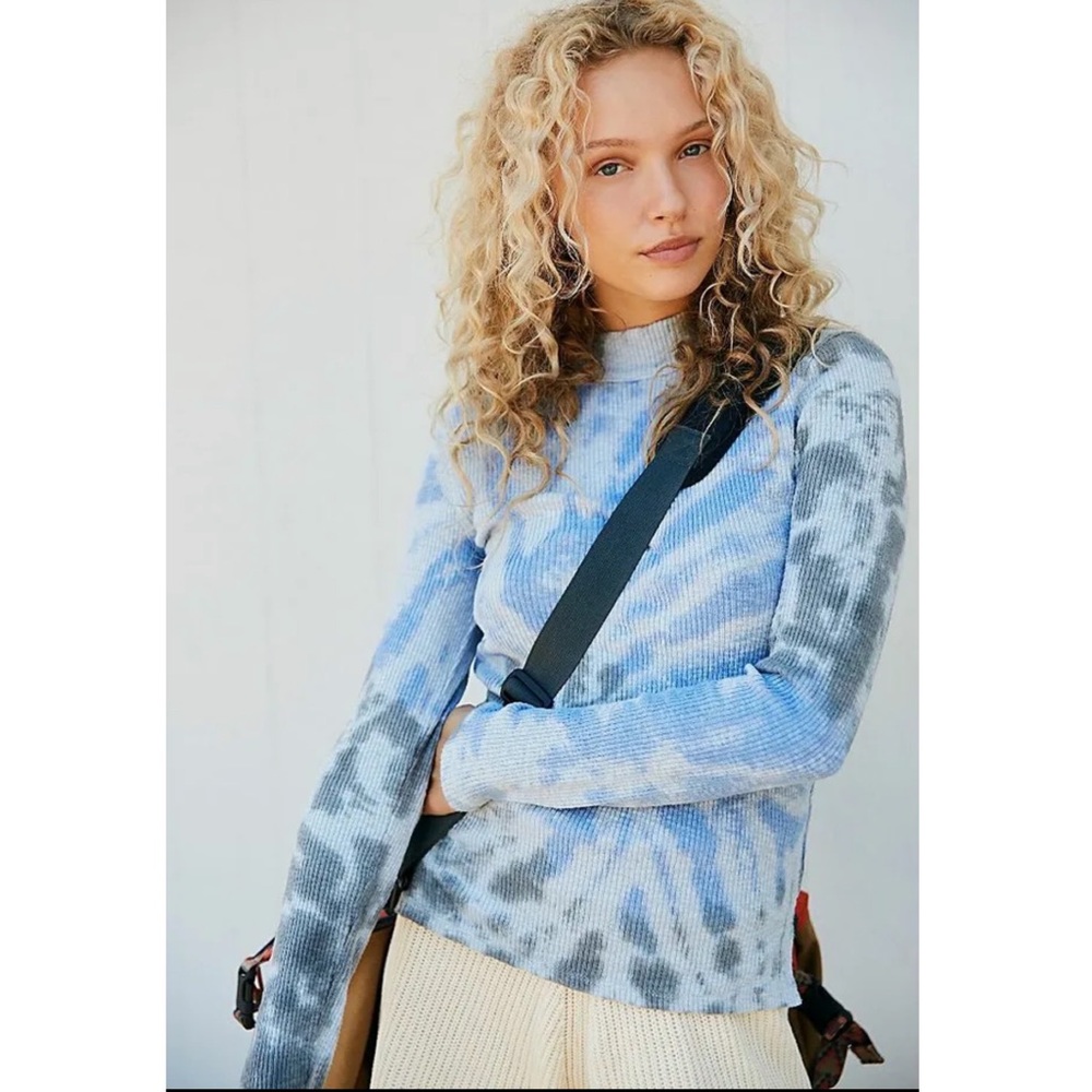 WE THE FREE blue and gray tie dye Swirl ribbed mock neck long sleeve tee S